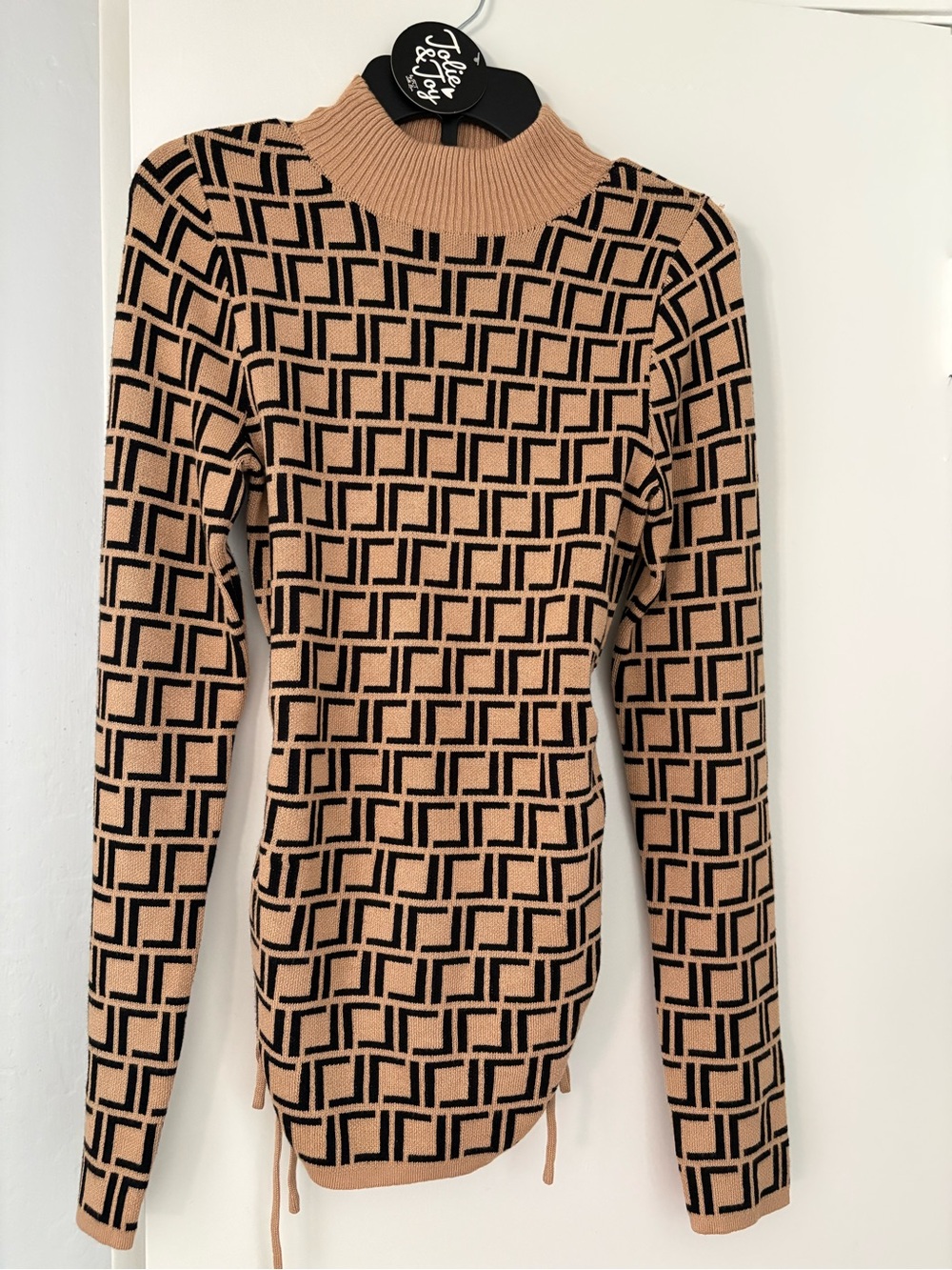 Geometric Print Turtleneck Sweater - Black & Camel
